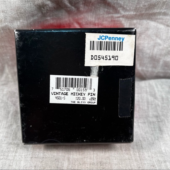 Vintage Micky mouse silver tone pin - Picture 3 of 3